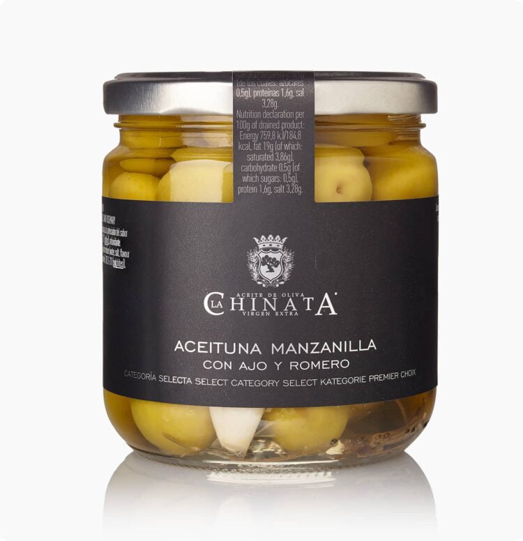 aceituna-manzanilla-con-ajo-y-romero-la-chinata-750x776
